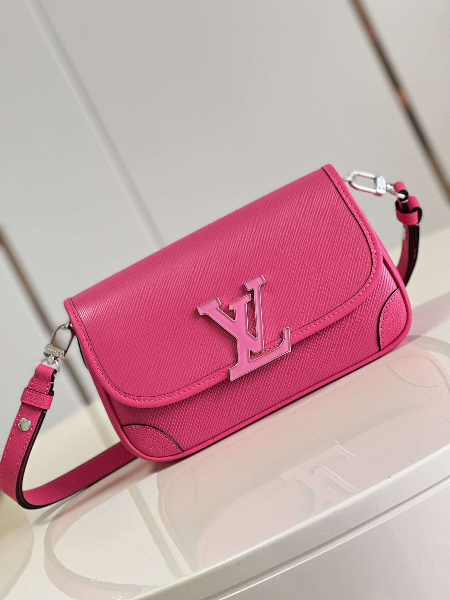 l0vis Vvtt0n buci handbag m59386 24.5cm 01