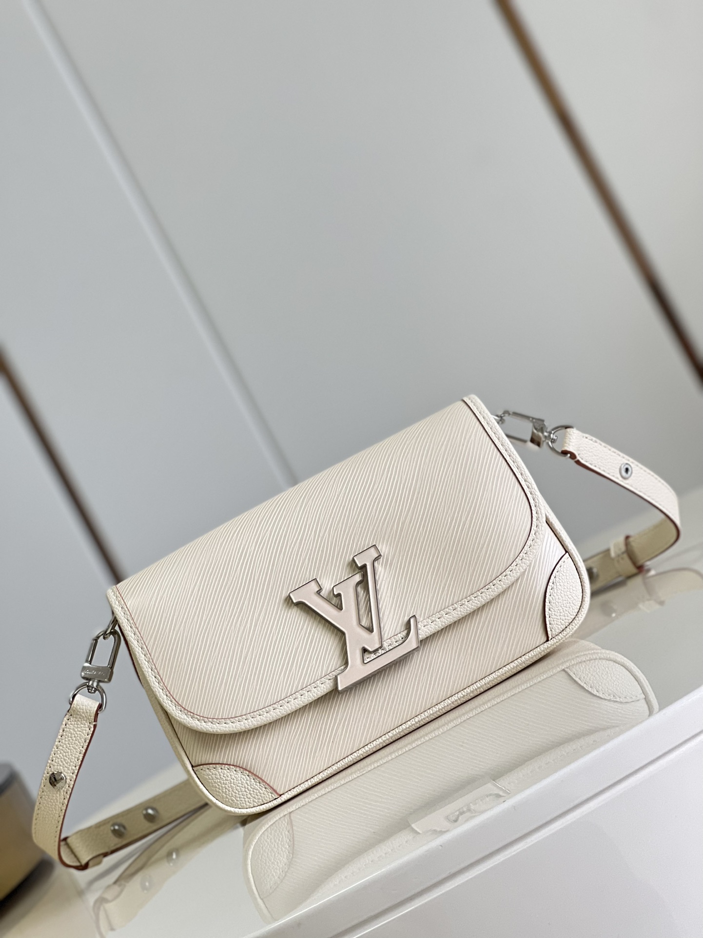 l0vis Vvtt0n buci handbag m59386 24.5cm 03