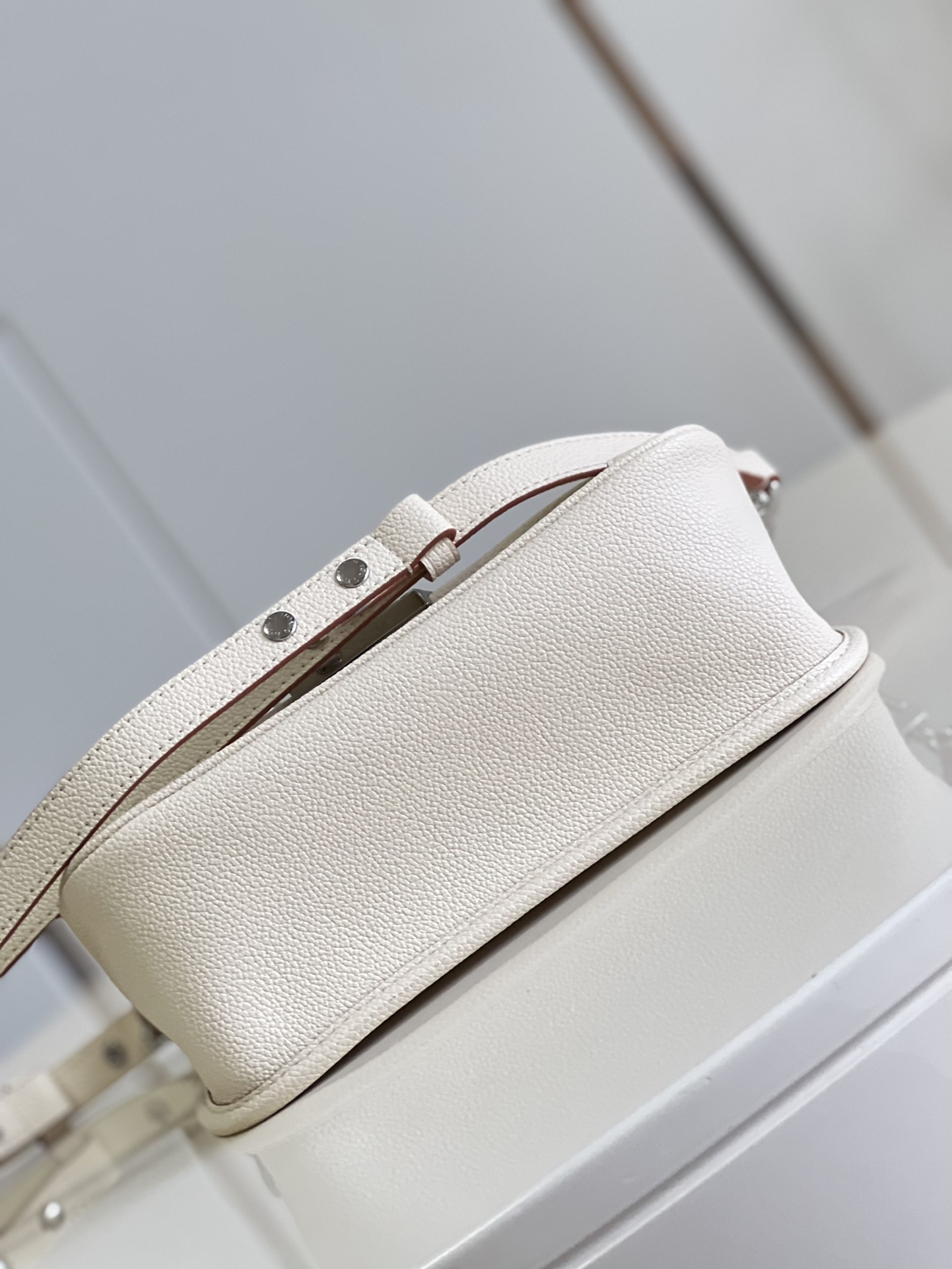 l0vis Vvtt0n buci handbag m59386 24.5cm 03