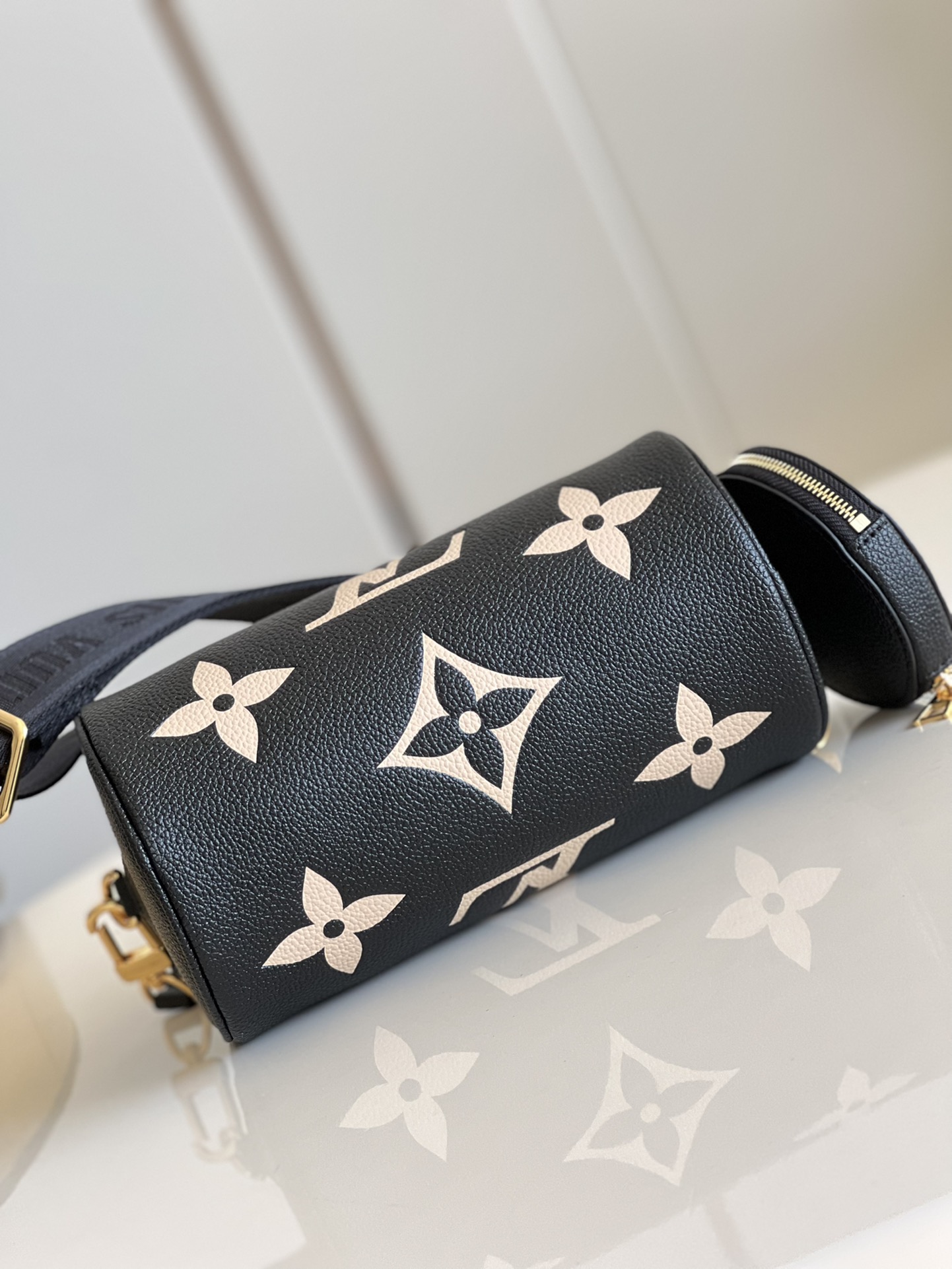 l0vis Vvtt0n papillon bb monogram empreinte leather m45568 20 cm