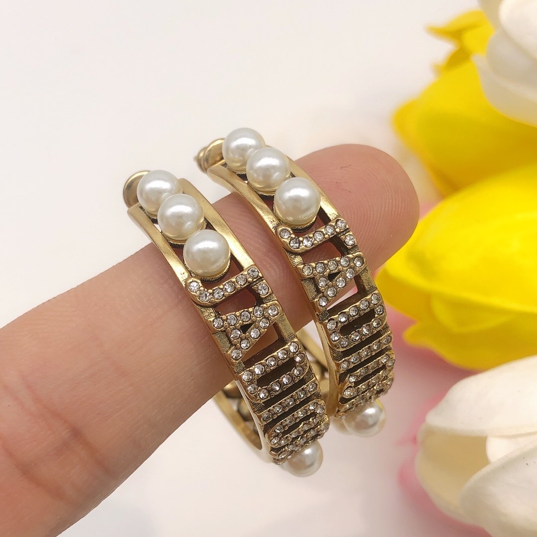 D10r earrings 001