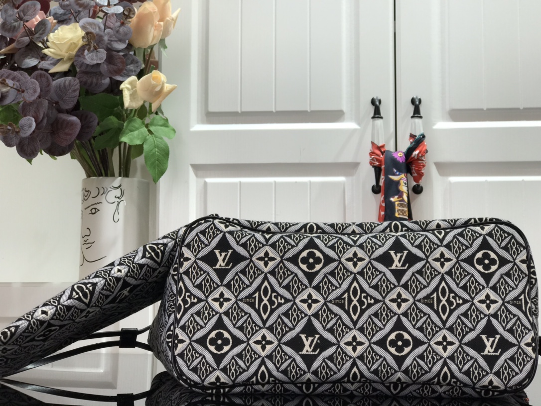LV NEVERFULL MM M46632 31CM