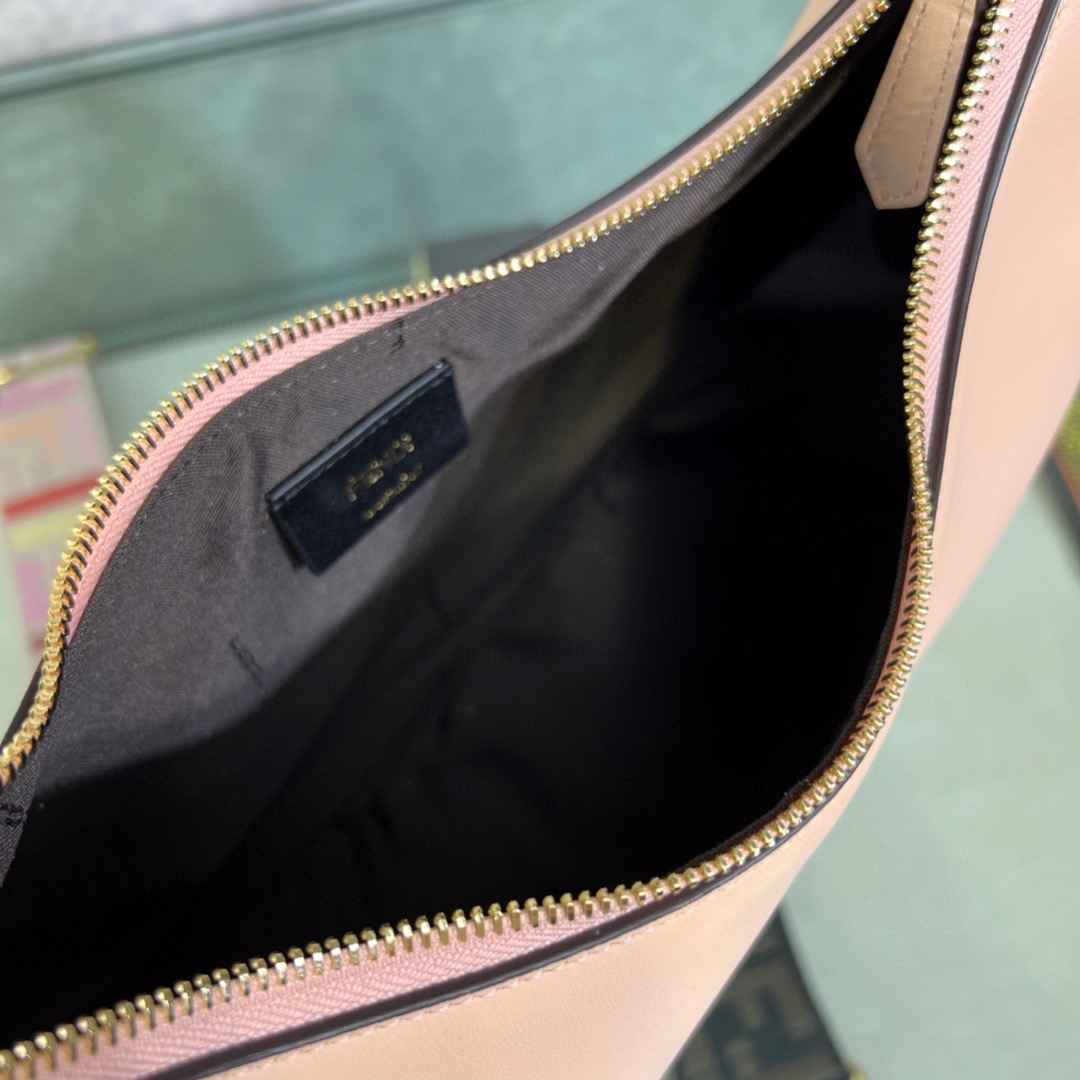 F**di praphy bag 8br789 29cm