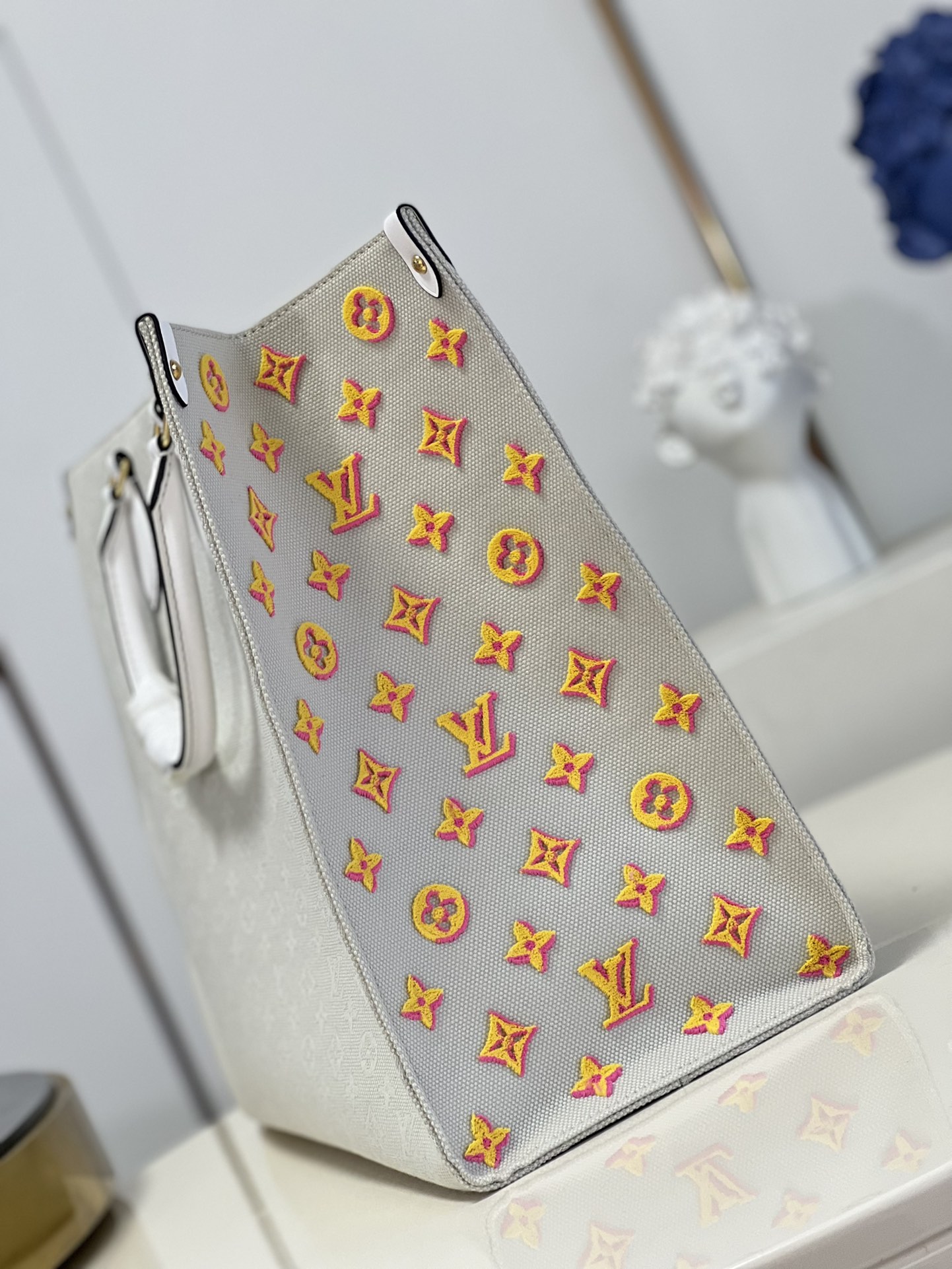 LV On the go yellow