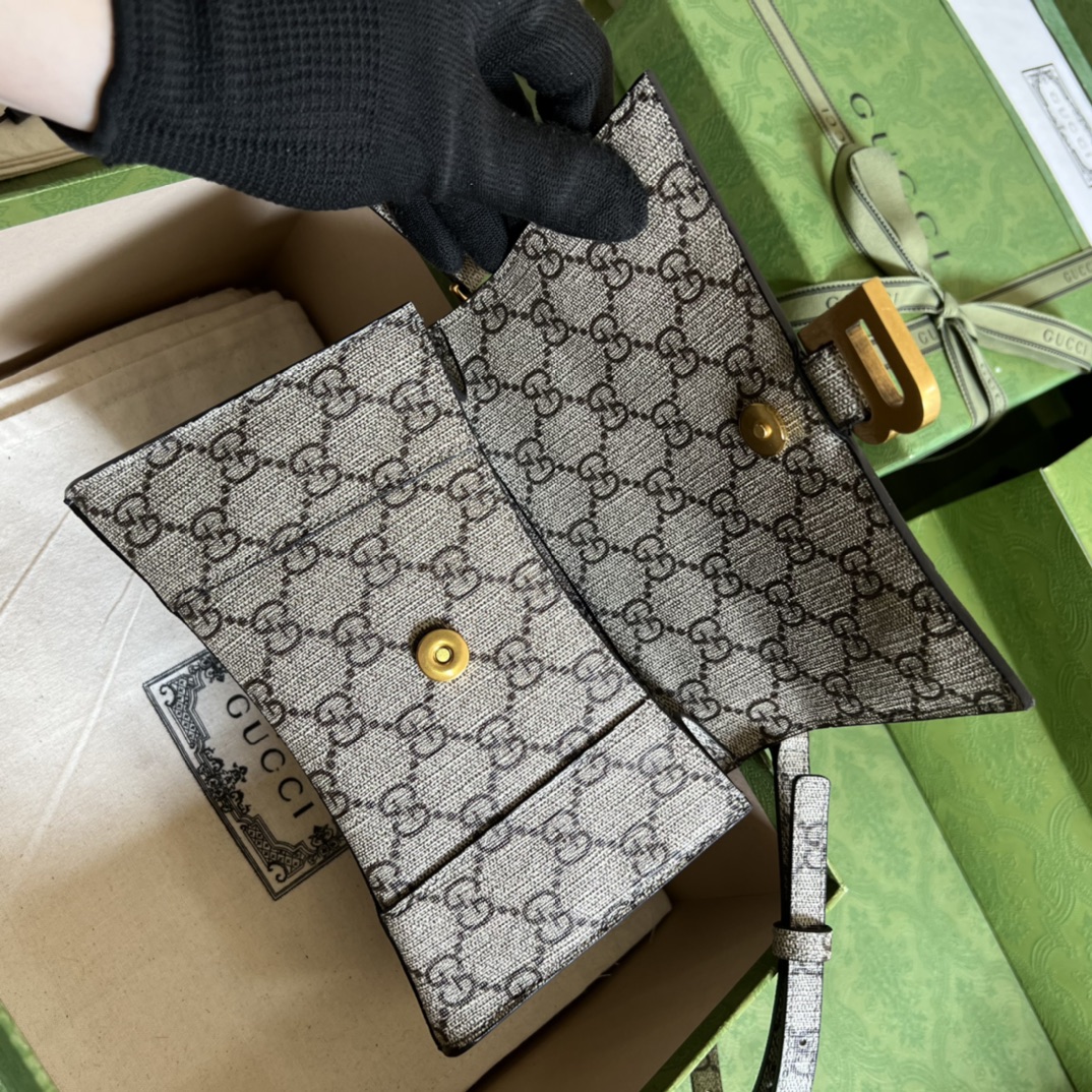 Gvc*1 x ba1en*iaga hourglass bag 681695 19cm