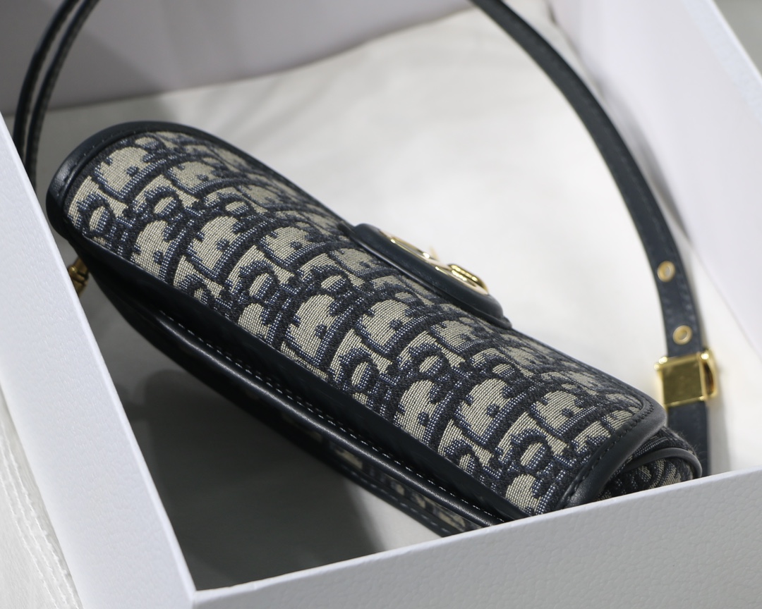 D10r bobby east-west bag blue oblique leather m9327 black - 22x13x5cm