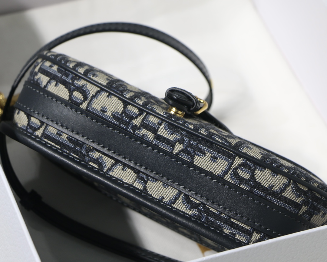 D10r bobby east-west bag blue oblique leather m9327 black - 22x13x5cm