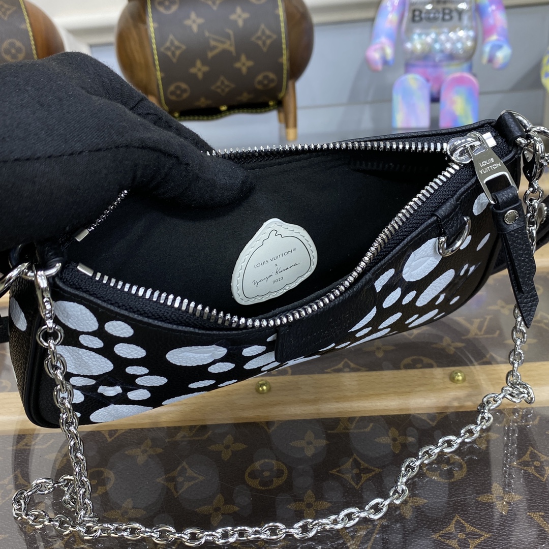 LV x YK Easy Pouch On Strap M81908 Black and white - 19 x 11.5 x 3 cm
