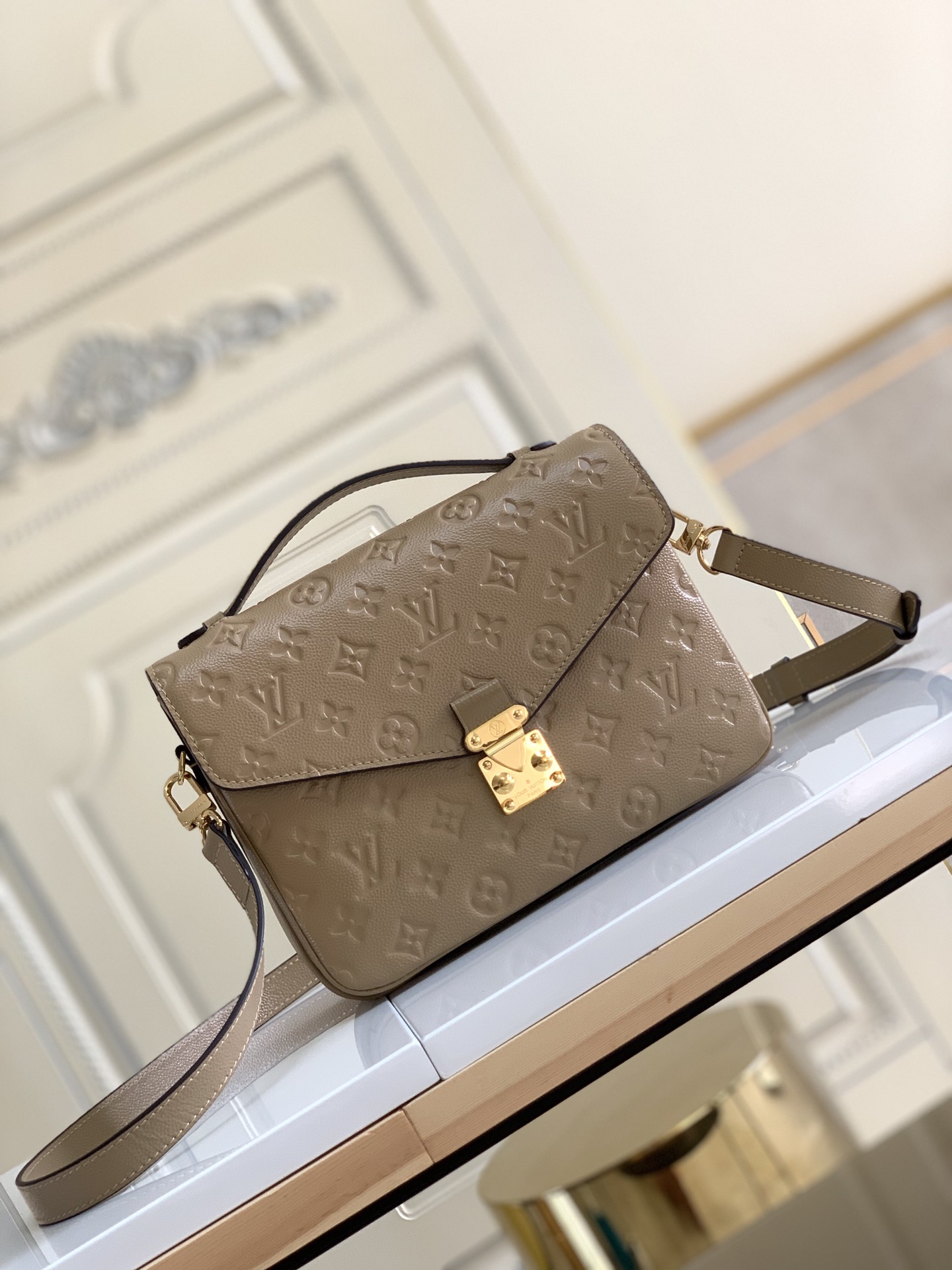 lV Pochette Métis Monogram Empreinte Leather Grey M41487 - 25x19x7cm