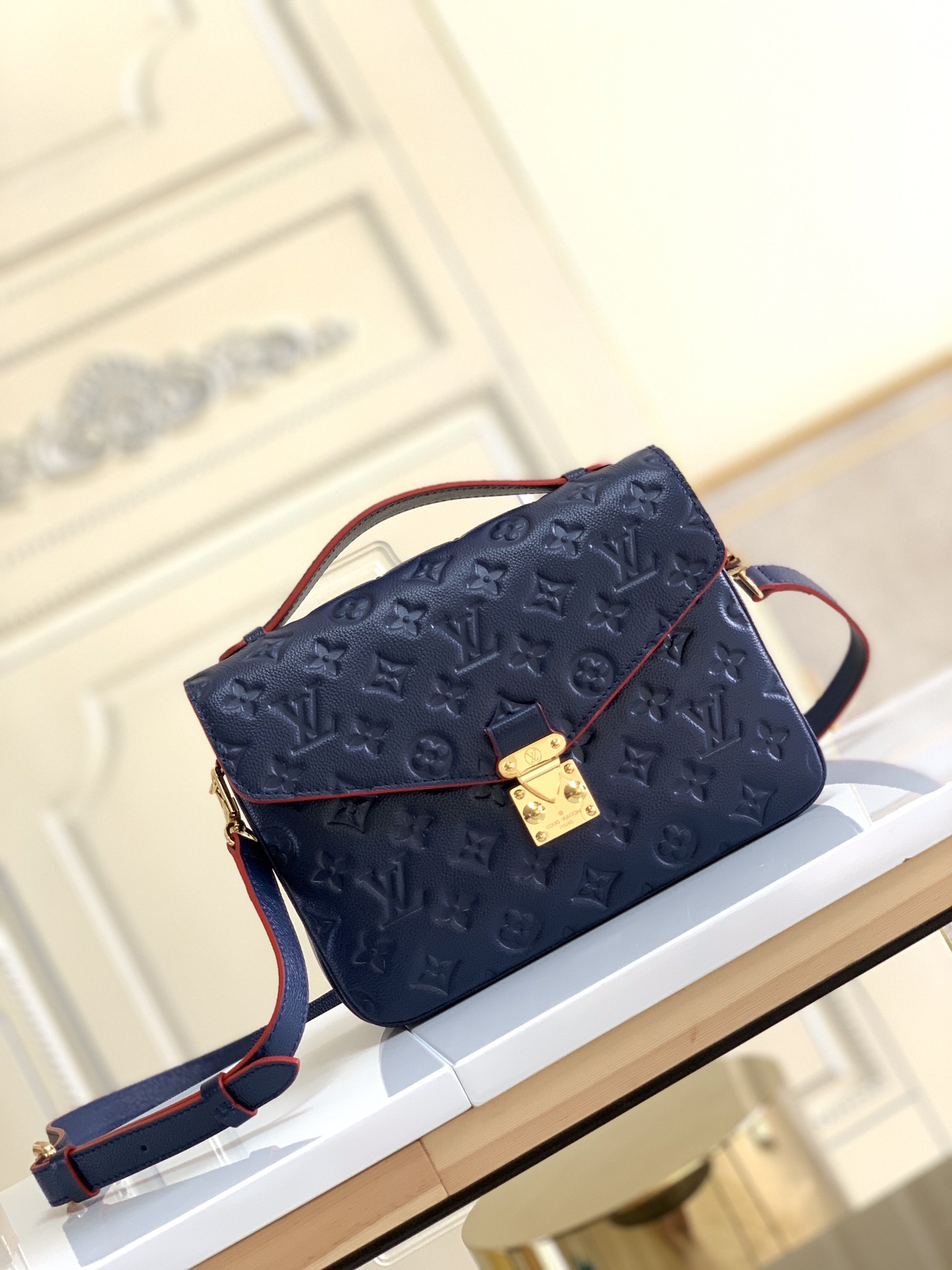 lV Pochette Métis Monogram Empreinte Leather Marian Rouge M41487 - 25x19x7cm