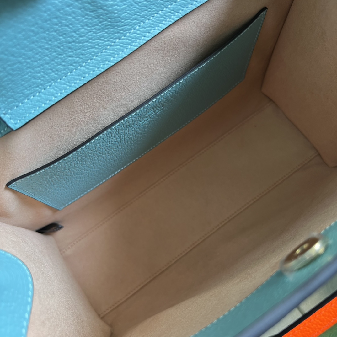 Gvc*1 diana small tote bag light blue 702721  - 27 x 24 x 11cm