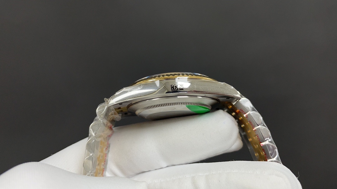 r01ex oyster perpetual date just slivery and G01den 41mm 3235