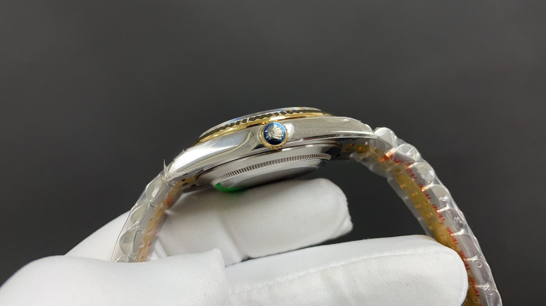 r01ex oyster perpetual date just slivery and G01den 41mm 3235
