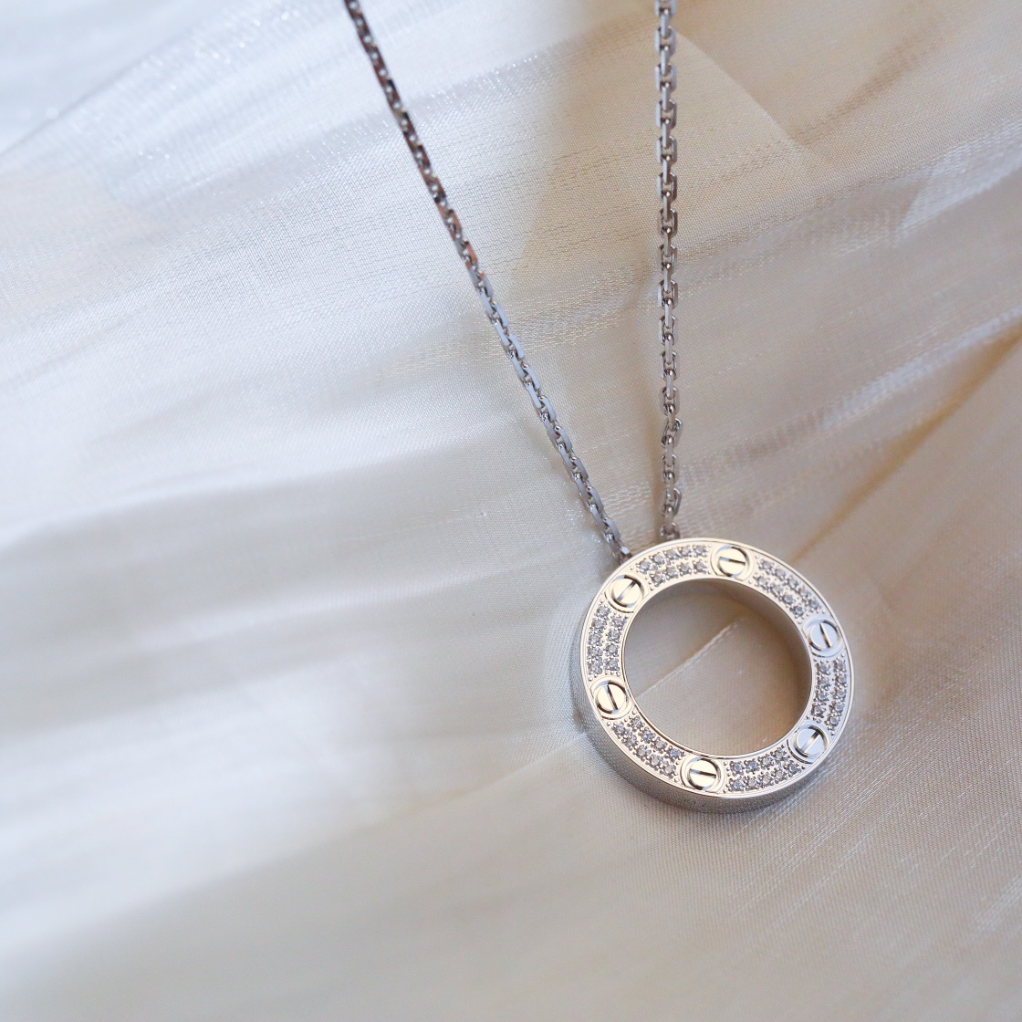 Ca*t1er love necklace