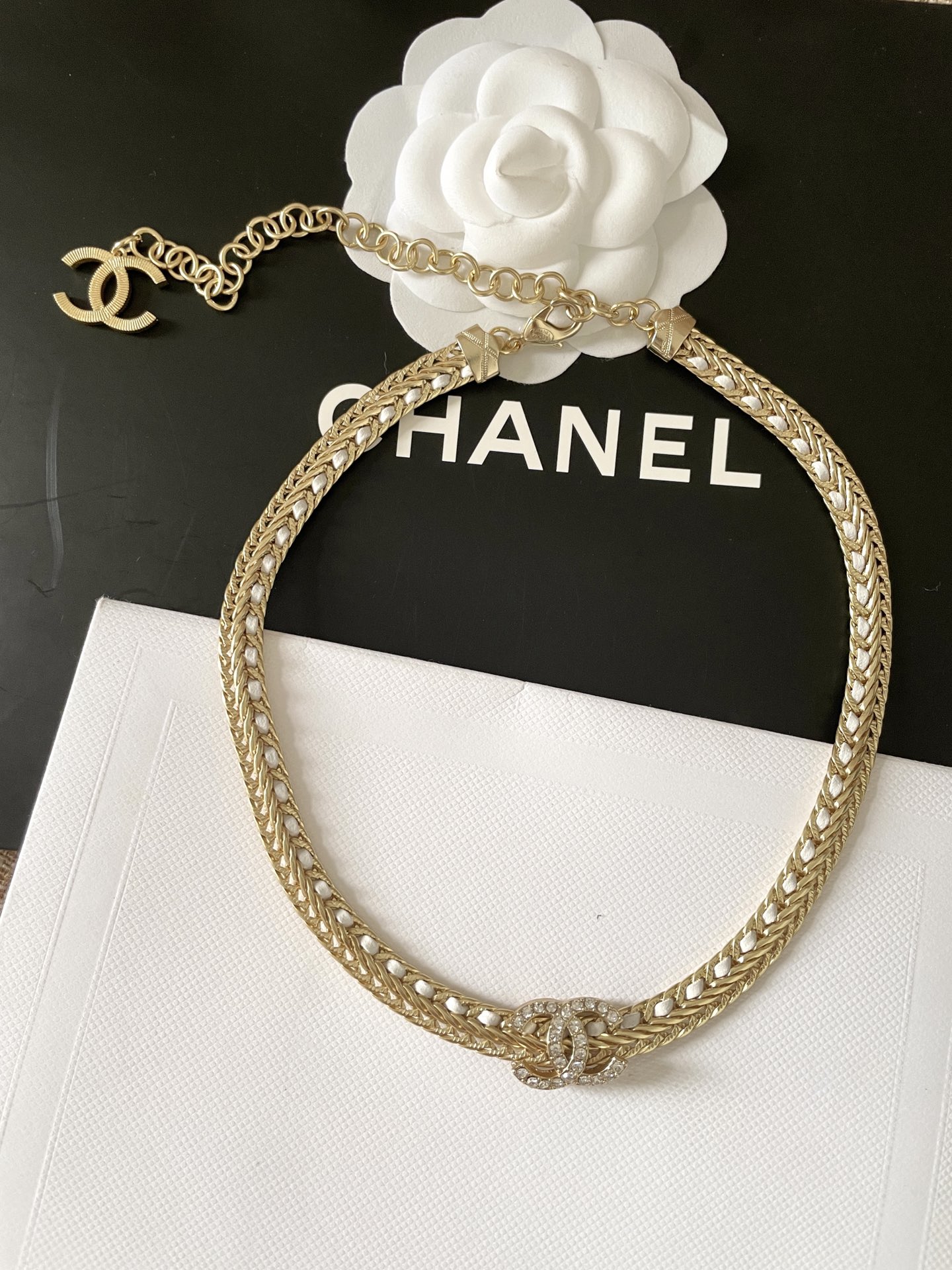 choker Ch**el 22s