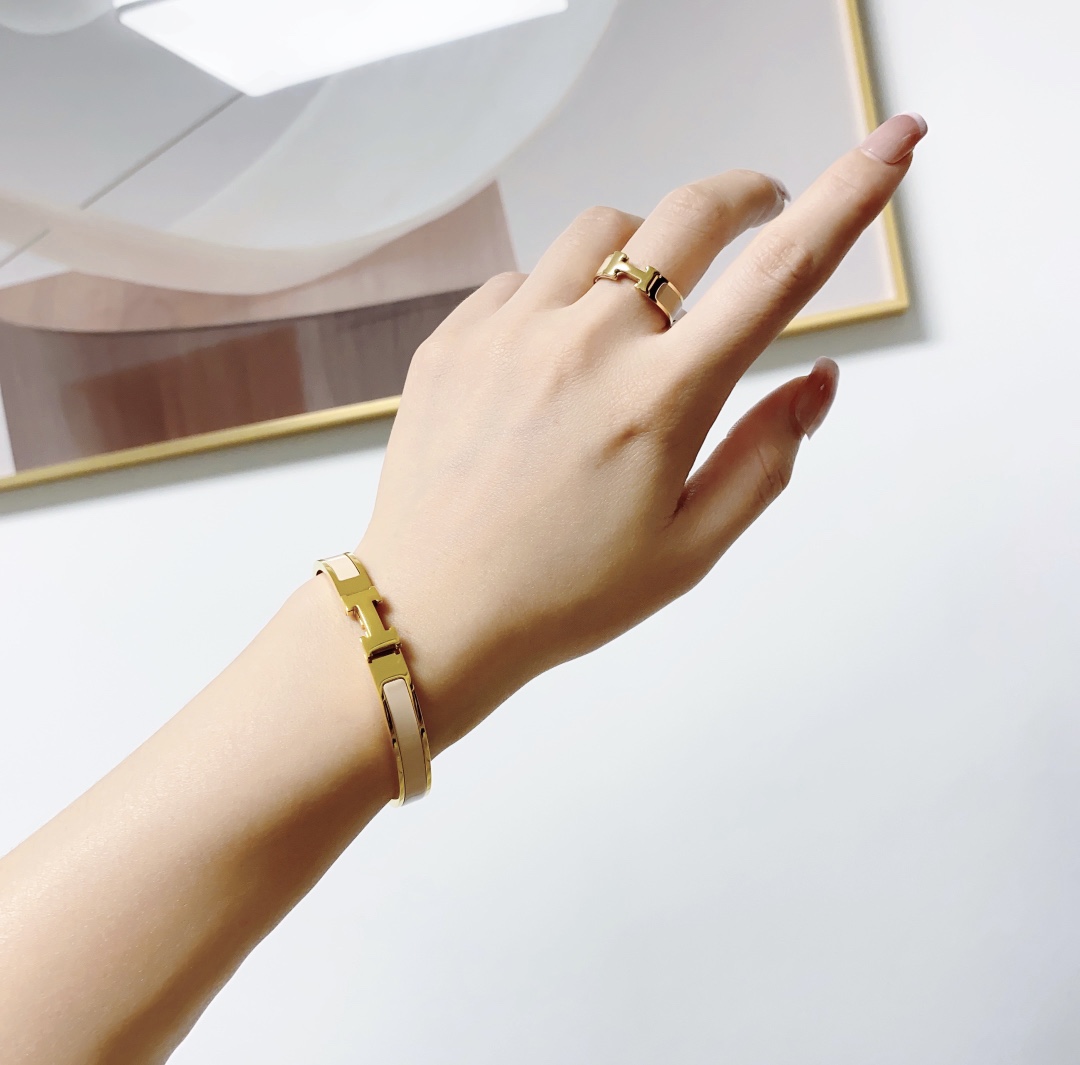 H**me5 ring white 01