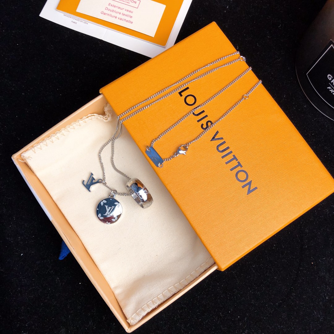 LV 3 set necklace 001