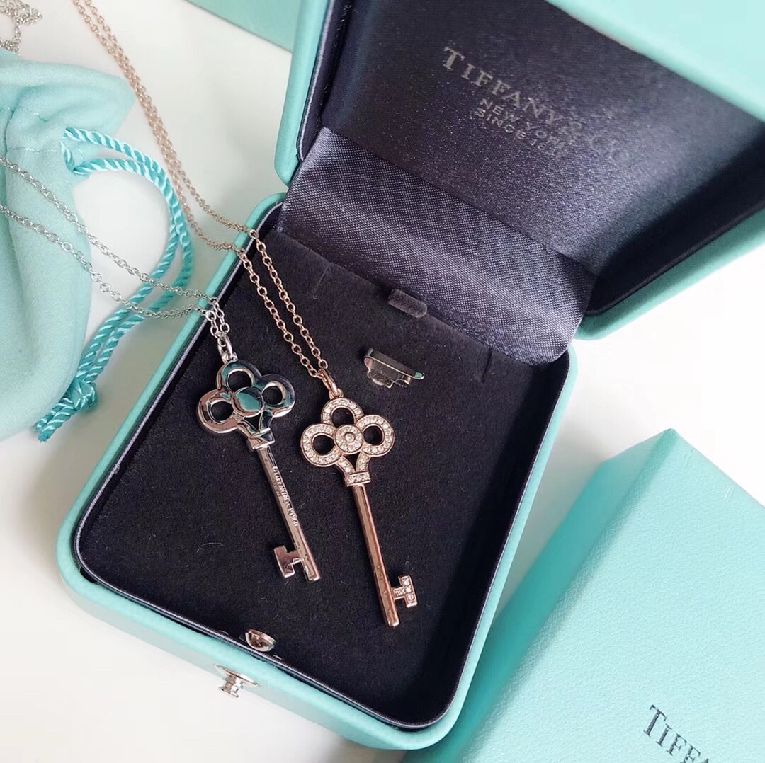 T*f*ny keys necklace