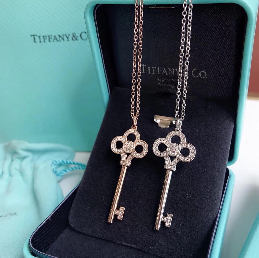 T*f*ny keys necklace