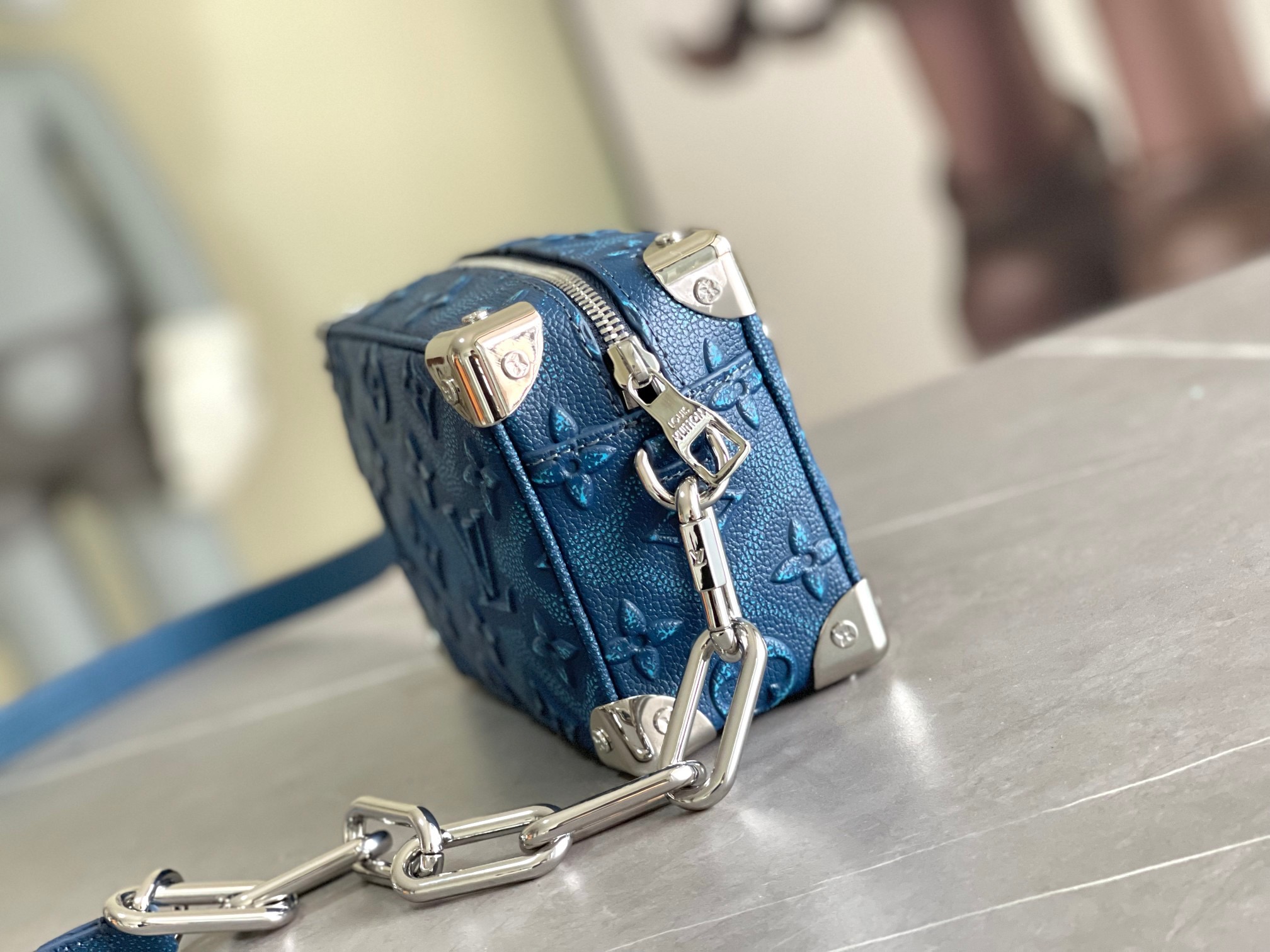 Lv box bag 18.5×13cm