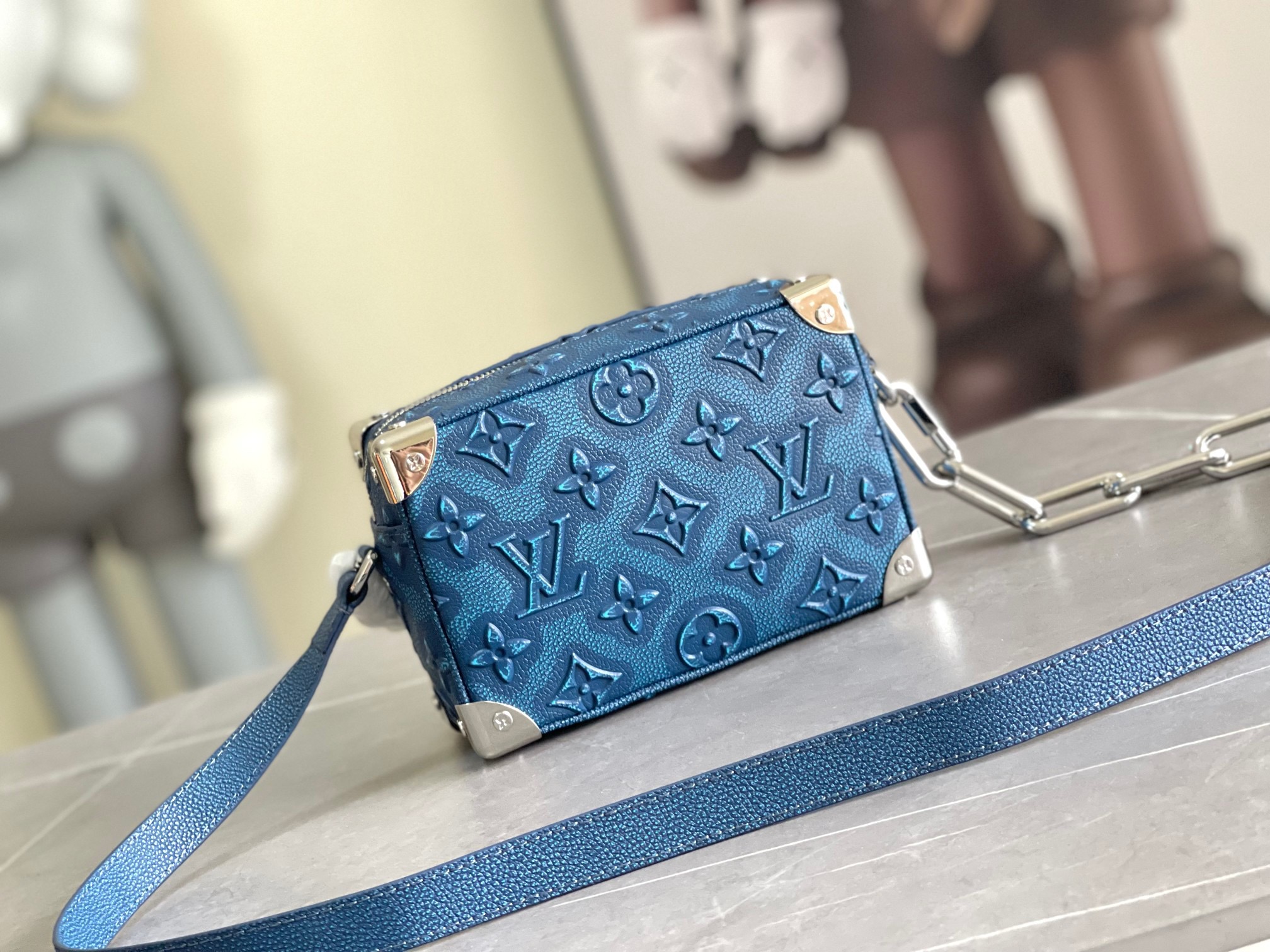 Lv box bag 18.5×13cm