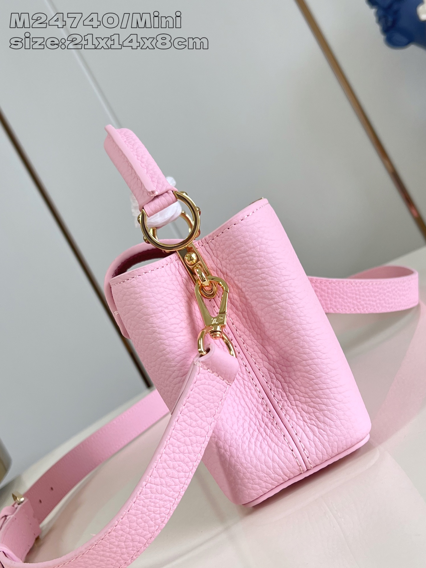 lv Capucines mini M24740 13.6 x 8 x 21