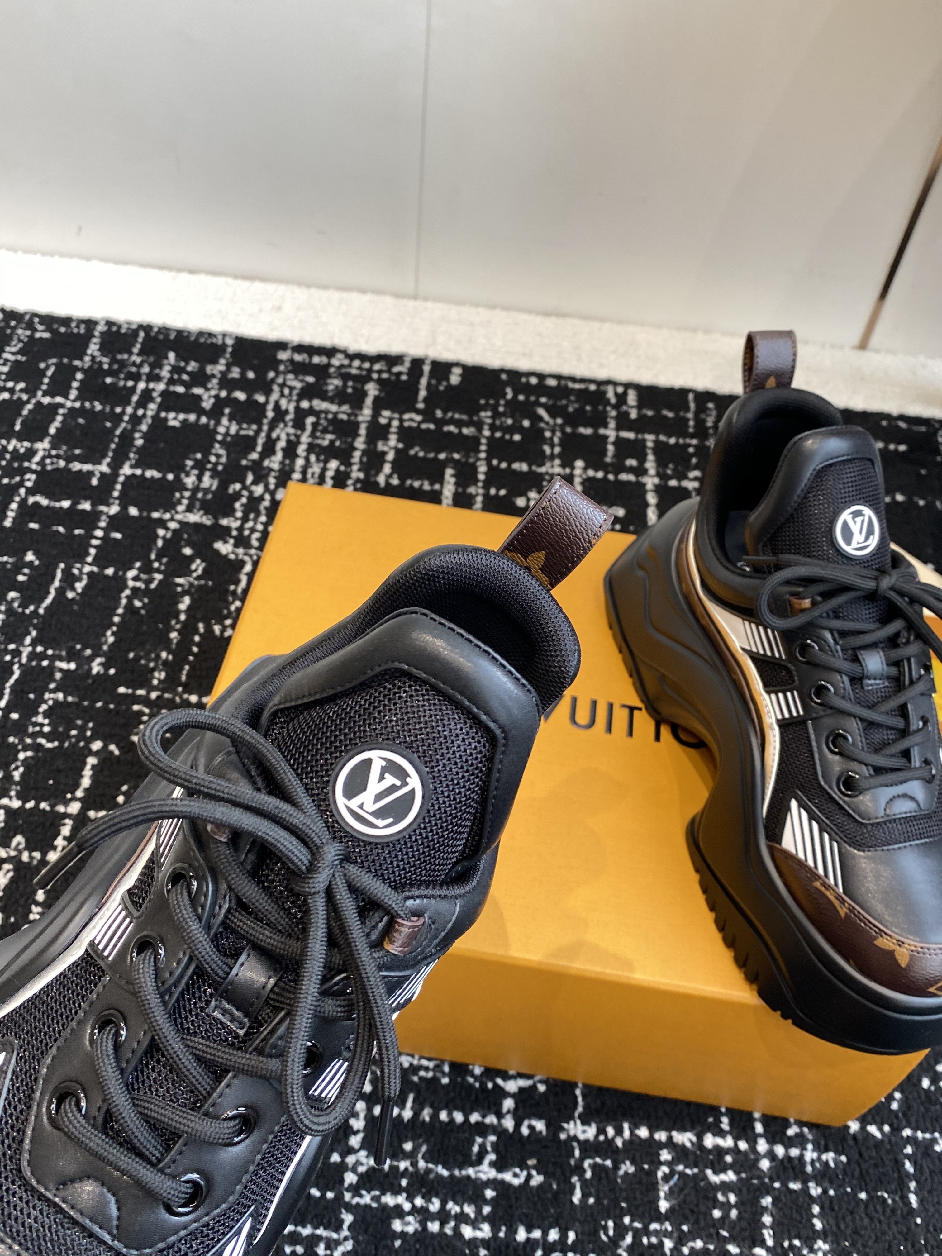 LV Sneaker 01