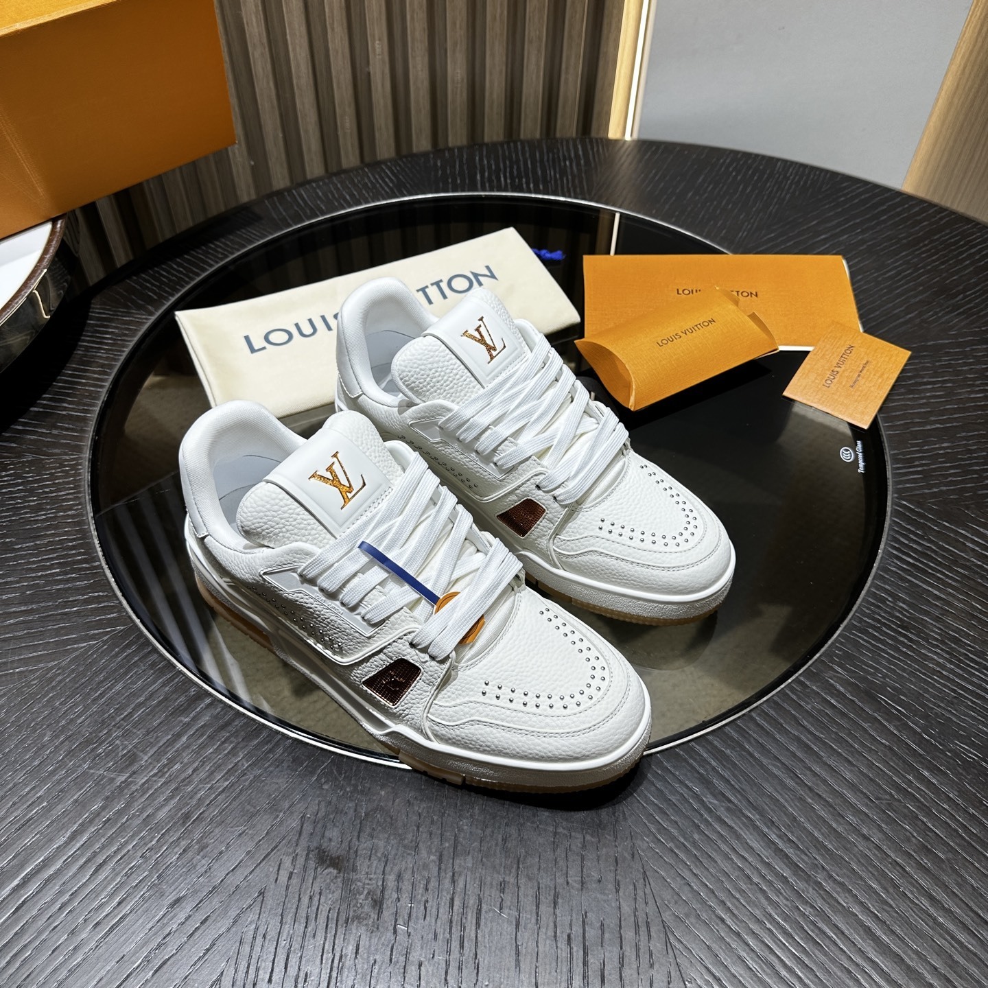 LV Sneaker 03