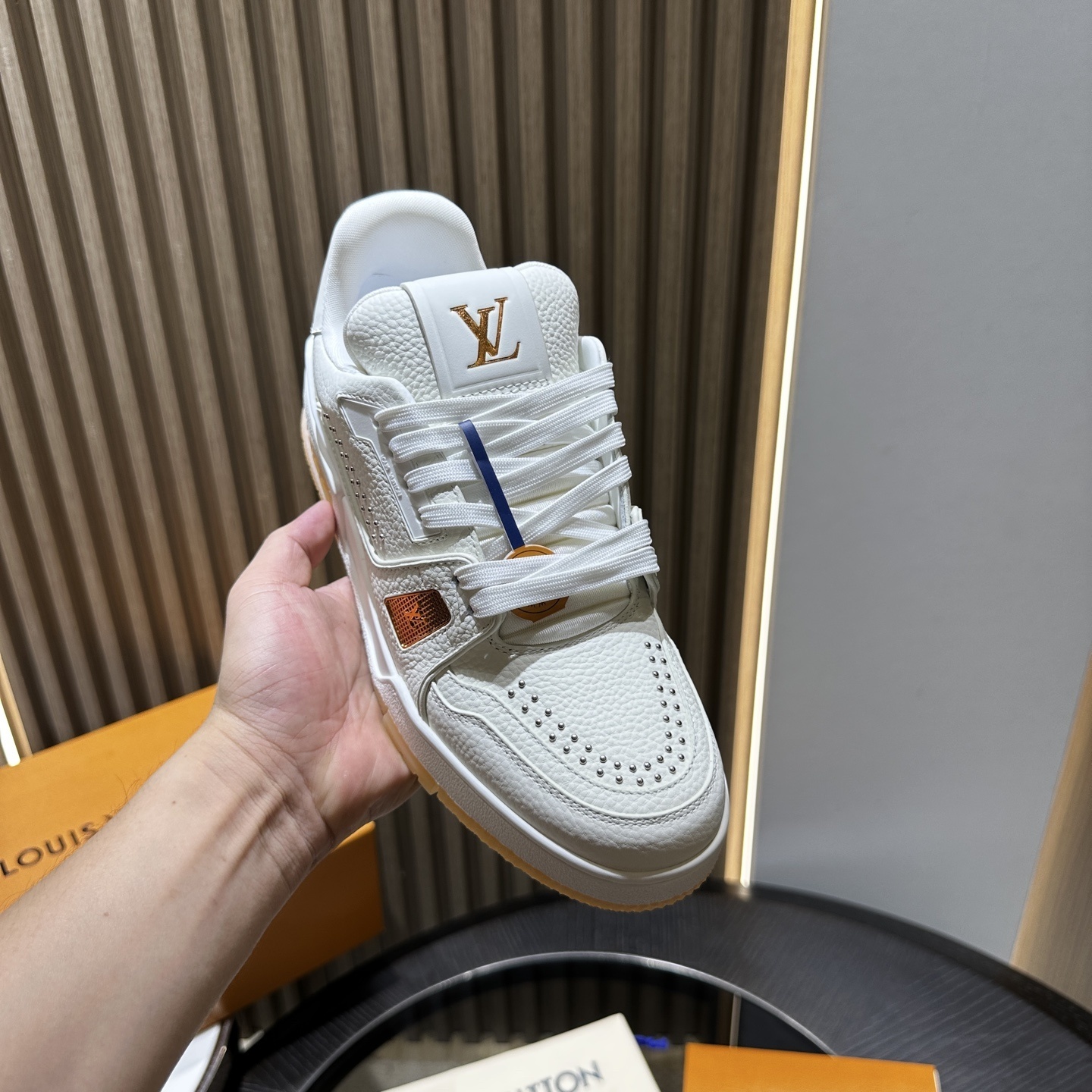 LV Sneaker 03