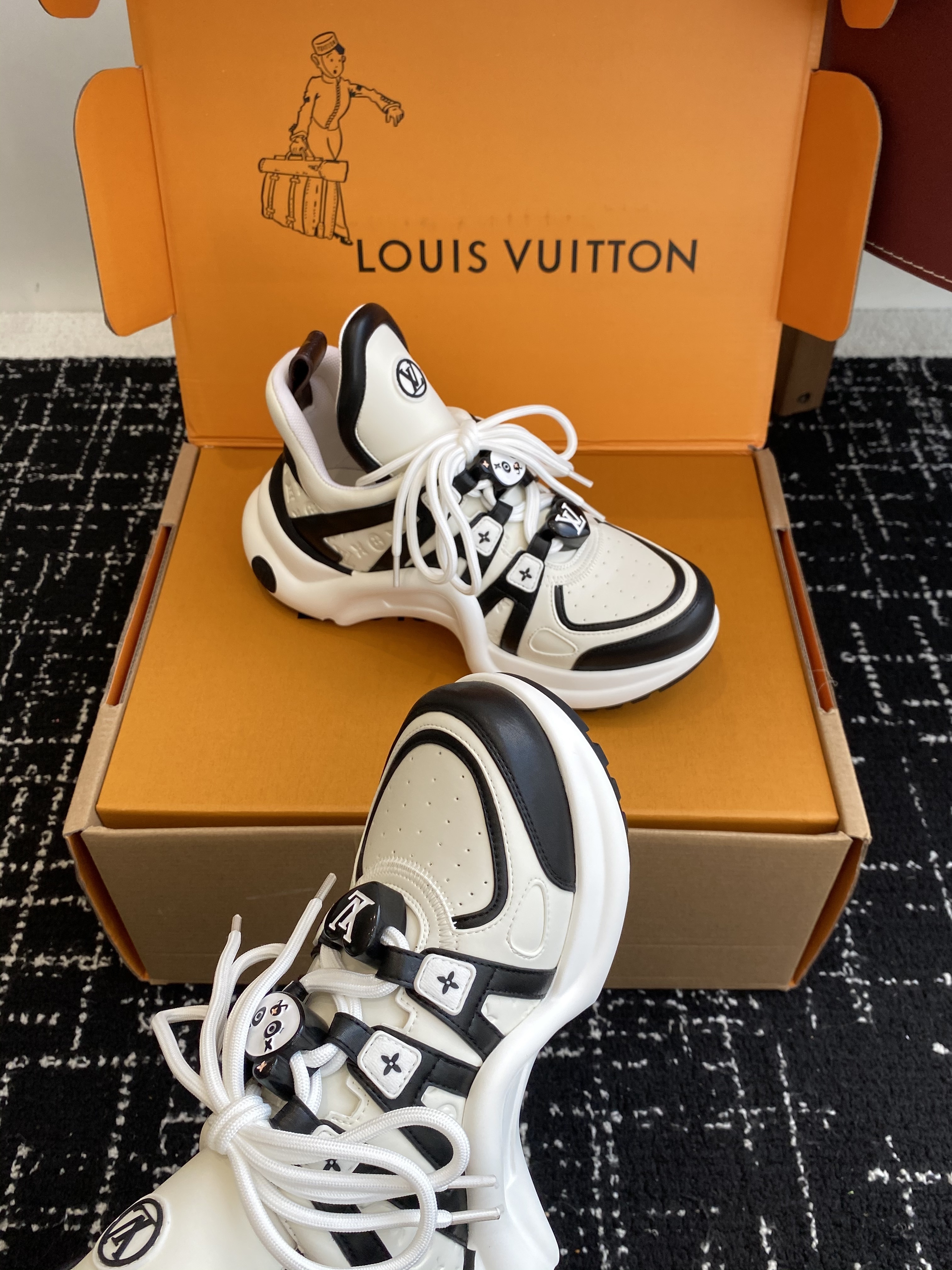 LV Sneaker 06