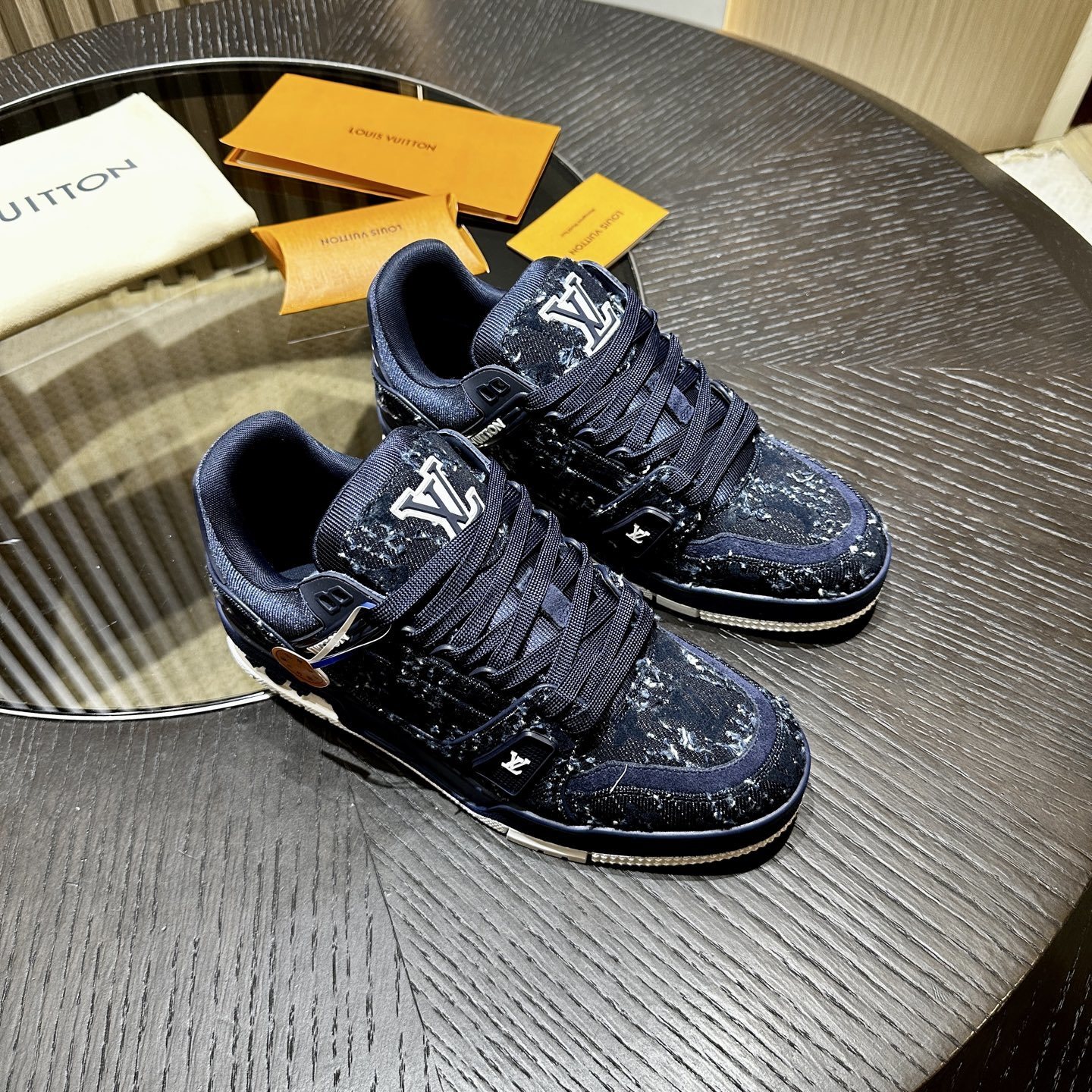 LV Sneaker 09