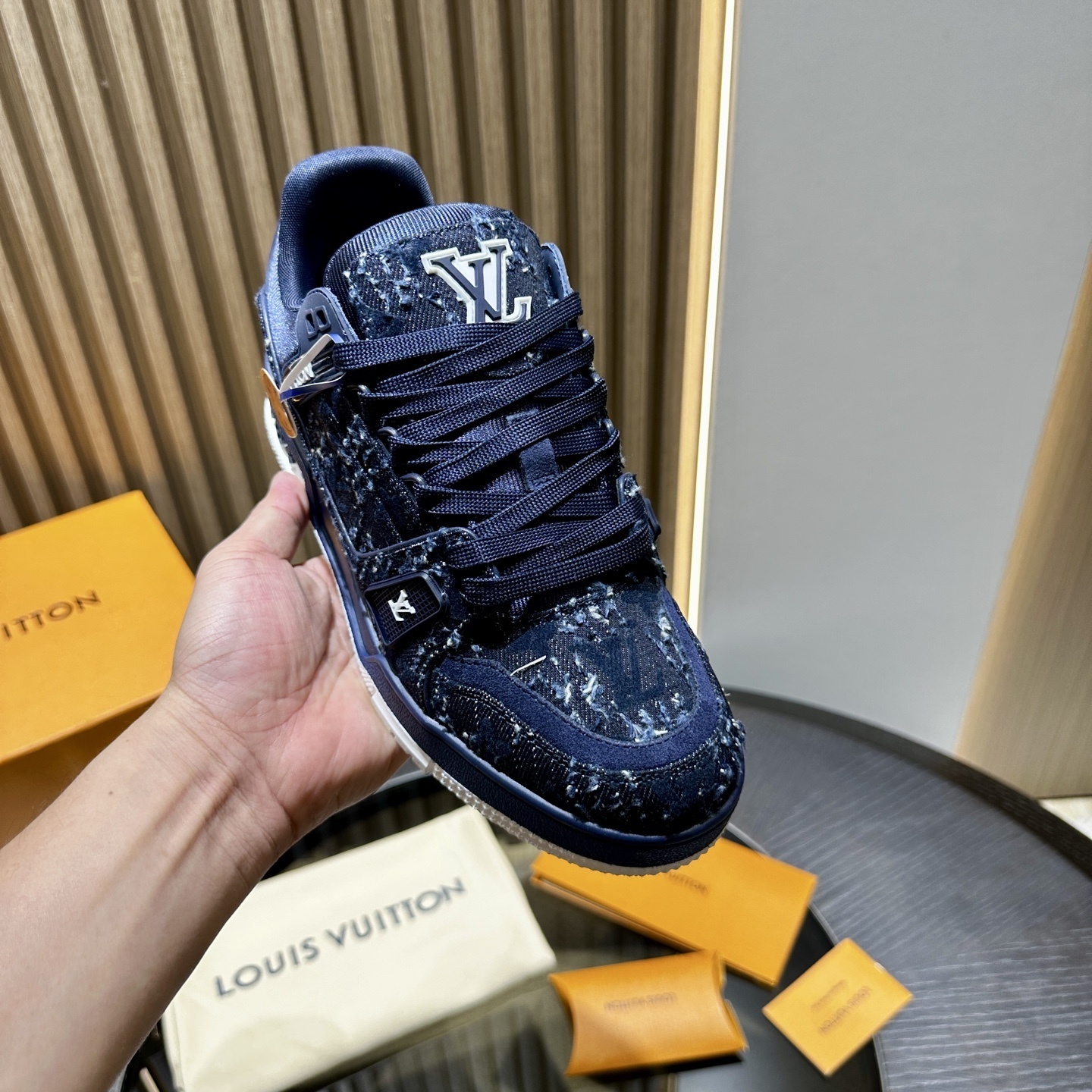 LV Sneaker 09