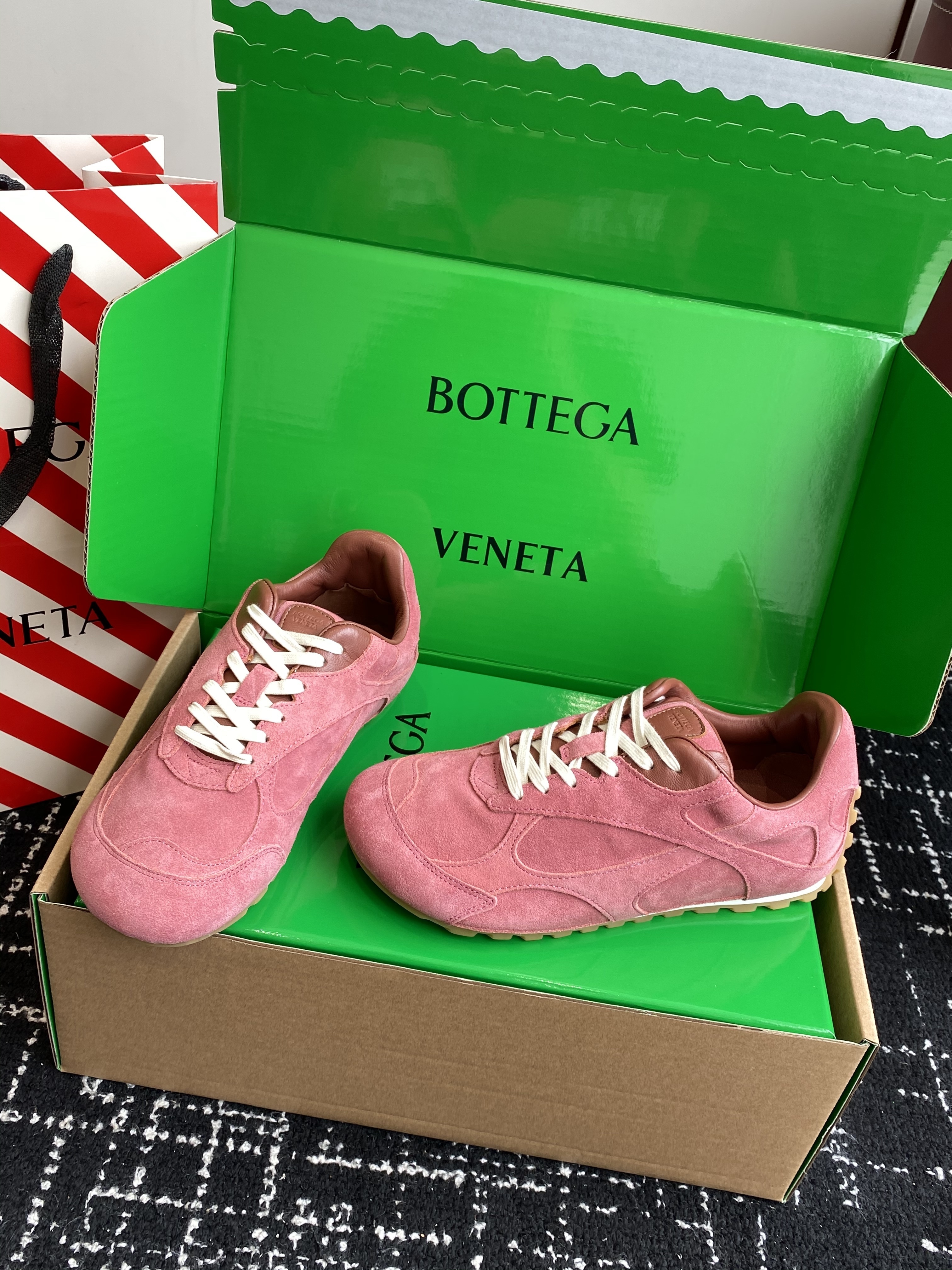 b0tt*ga Ven*ta sneaker 03