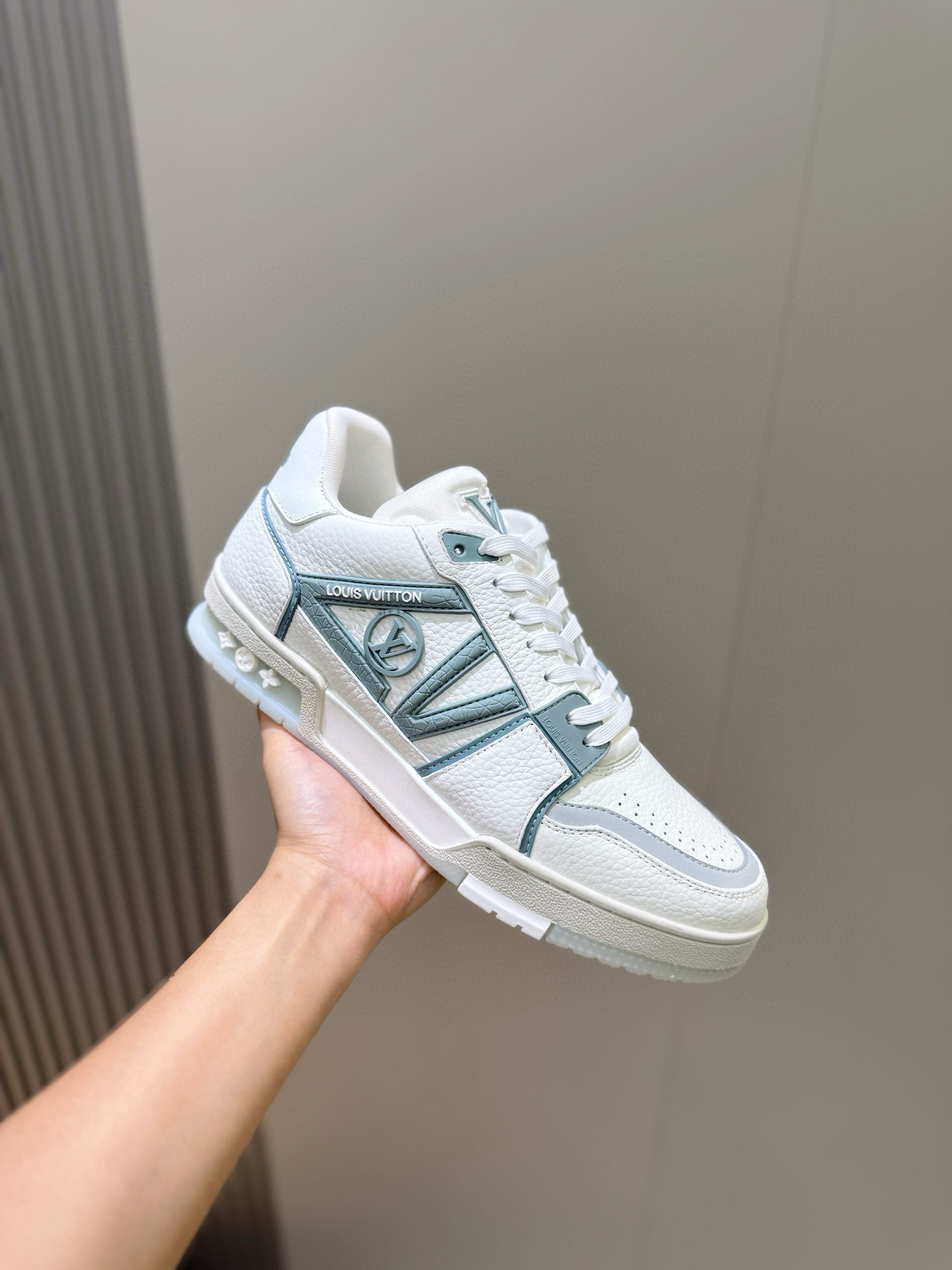 l0vis Vvtt0n trainer sneaker 13