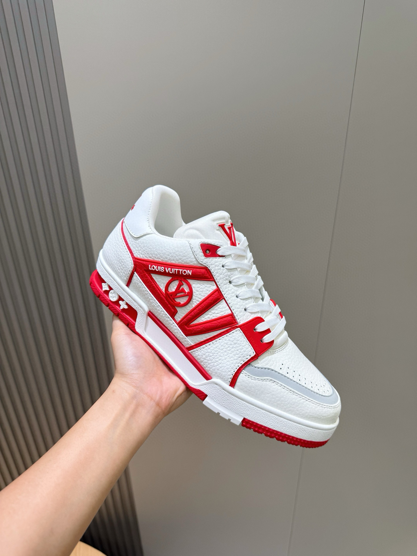 l0vis Vvtt0n trainer sneaker 14