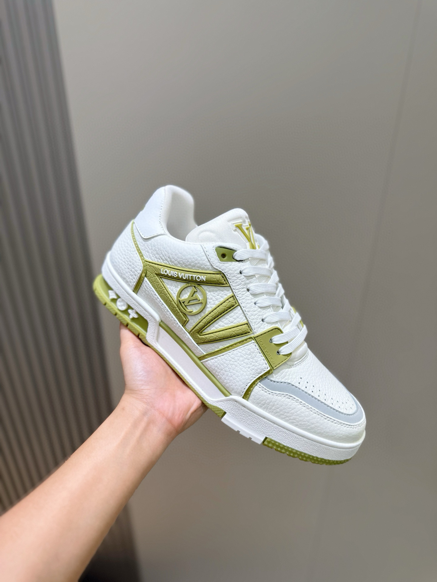 l0vis Vvtt0n trainer sneaker 15