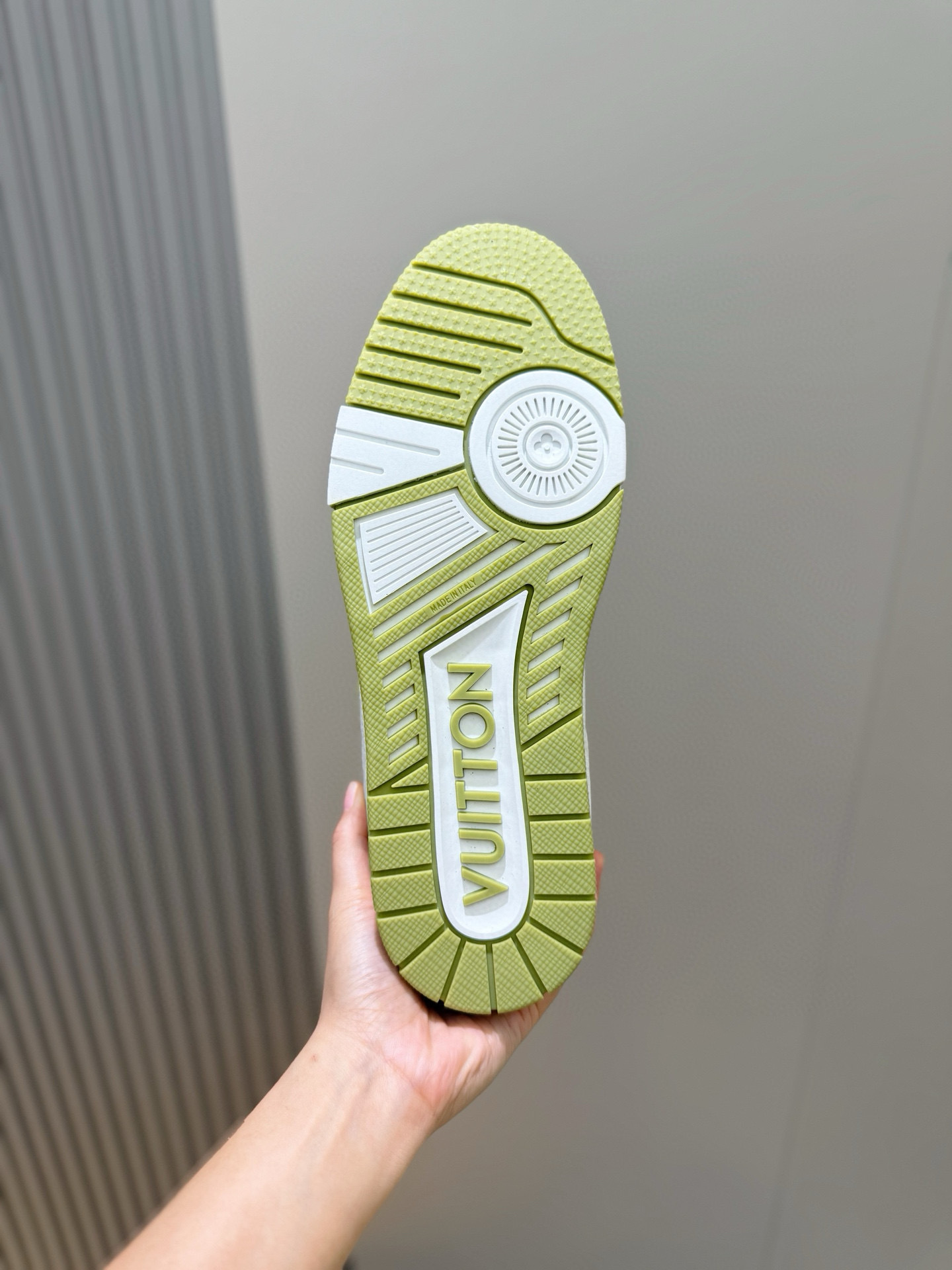 l0vis Vvtt0n trainer sneaker 15