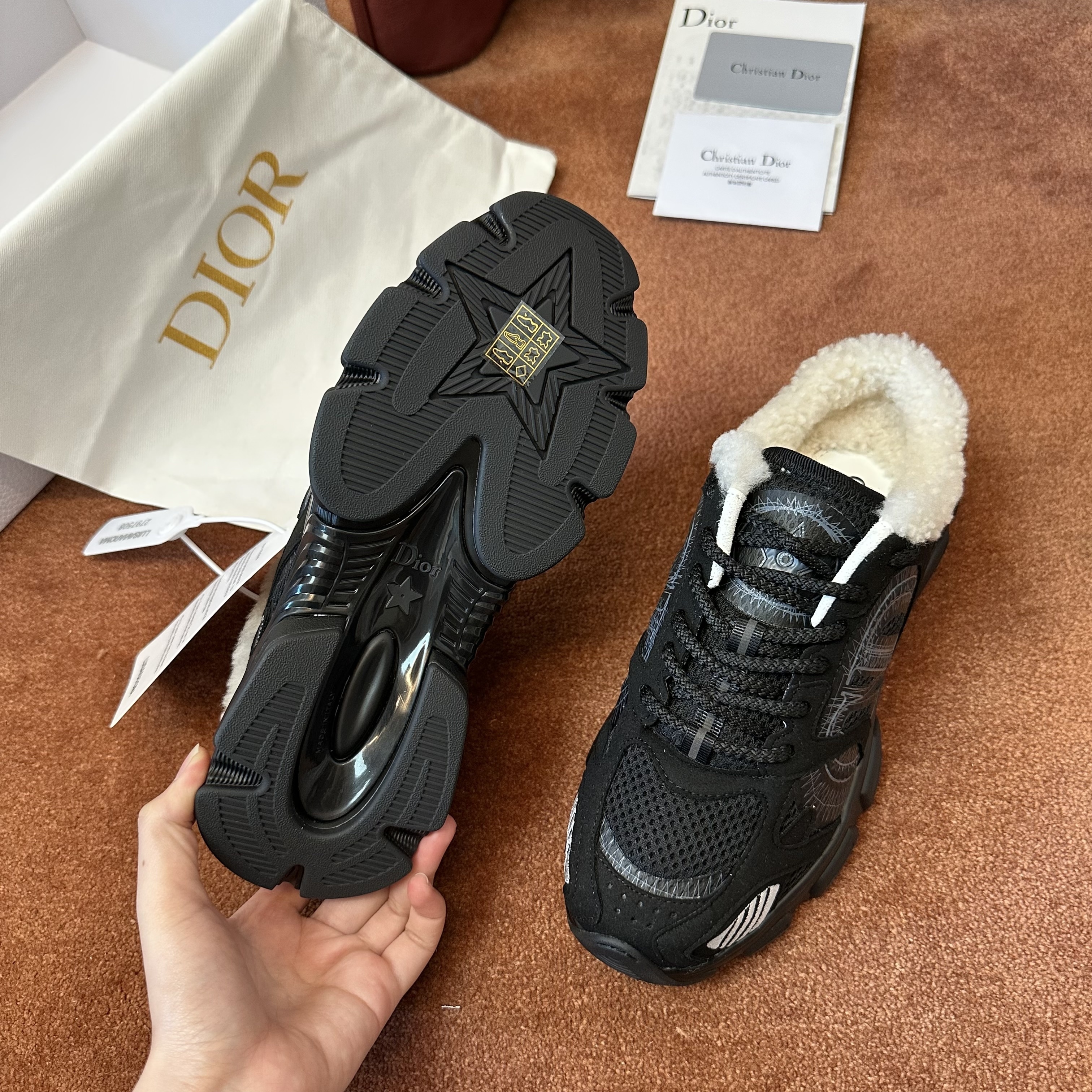 D10r low-top plush sneakers 06