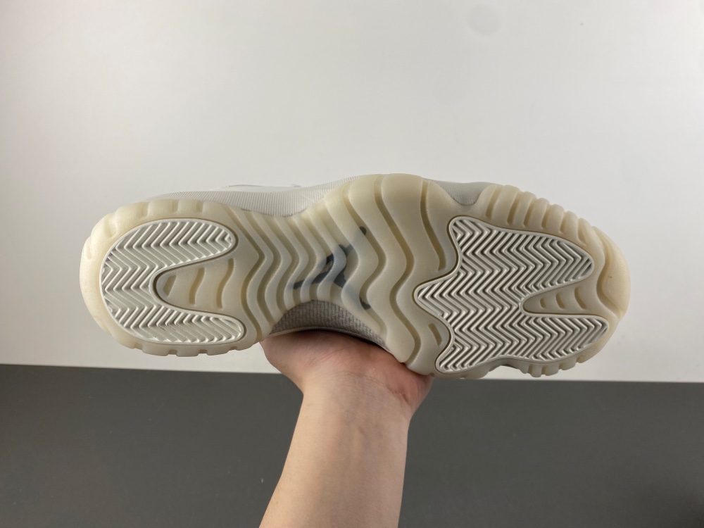 Air Jordan 11 “Pearl”  AR0715-110