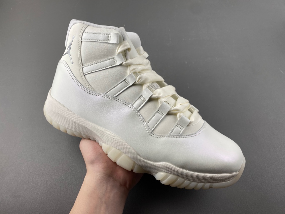Air Jordan 11 “Pearl”  AR0715-110